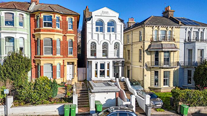 2 Bedroom Maisonette For Sale In Baldslow Road, Hastings, TN34