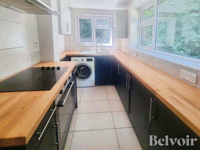 2 Bedroom Flat For Sale In Belstead Avenue, Ipswich, IP2