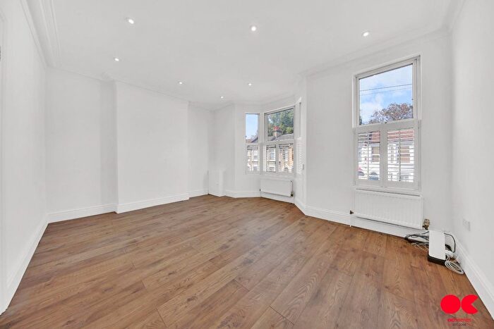 3 Bedroom Flat To Rent In Windsor Road, Leyton, E10