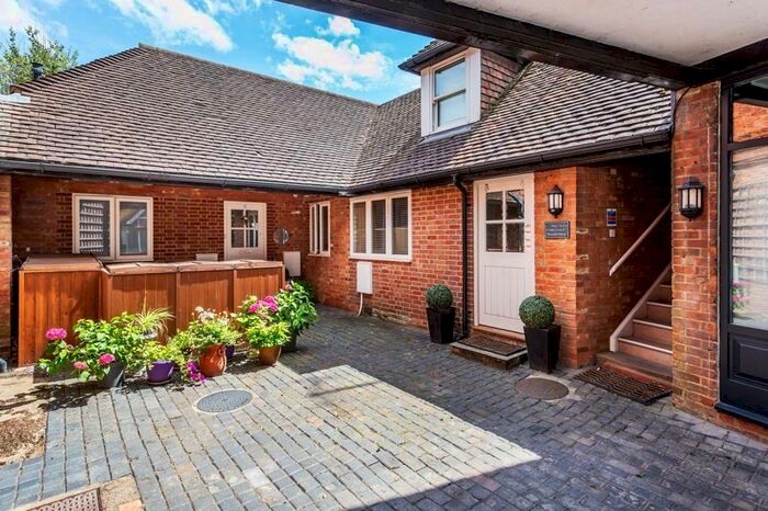 2 Bedroom Flat To Rent In Middle Street, Shere, Guildford, GU5