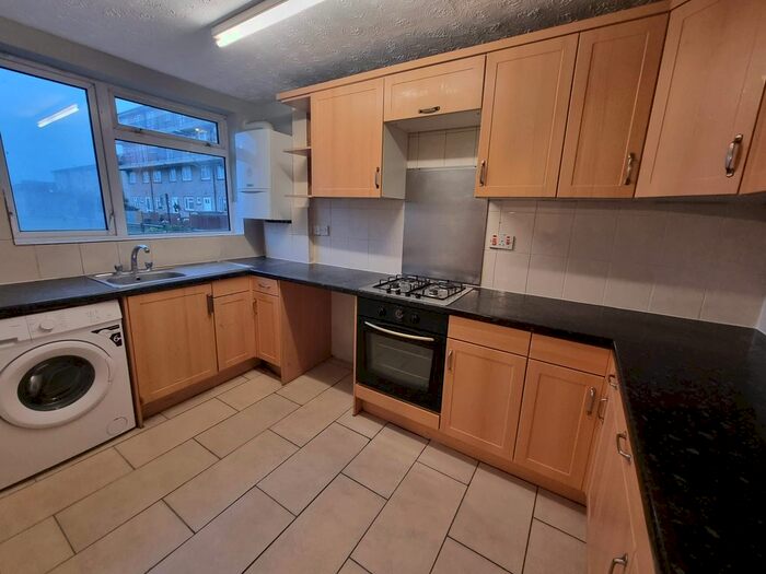 3 Bedroom Flat To Rent In Kennedy Avenue, Enfield, EN3