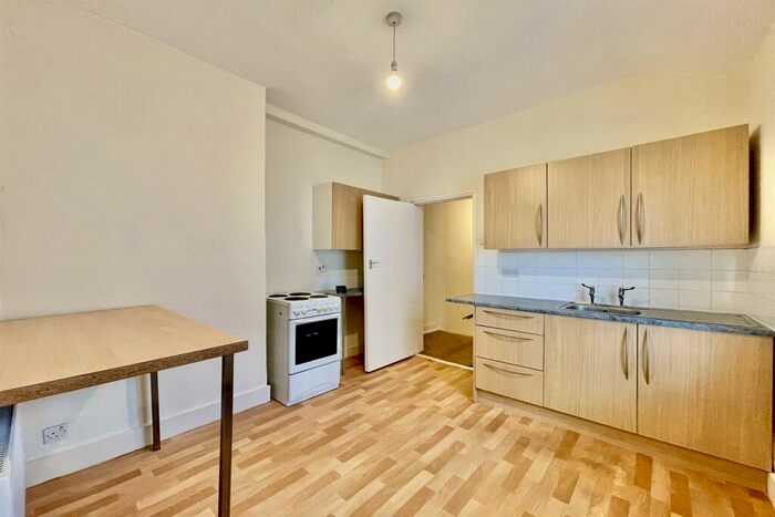 1 Bedroom Flat To Rent In Oban Road, Southend-on-Sea, SS2