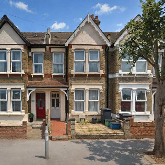 2 Bedroom Flat To Rent In Ferndale Road, London, SE25