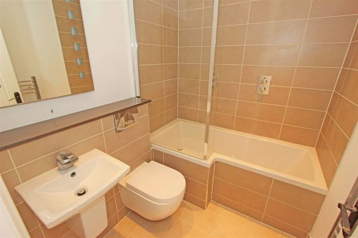 2 Bedroom Flat To Rent In Fulham Palace Road, London, W6