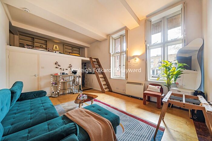 2 Bedroom Flat To Rent In Clapham Road, London, SW9