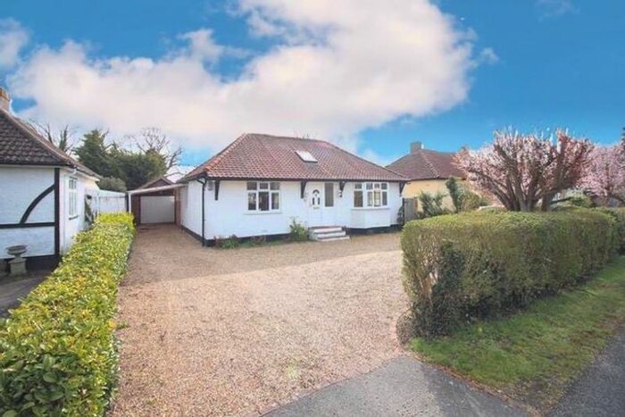 4 Bedroom Detached Bungalow To Rent In Coppice Drive, Wraysbury, Staines-Upon-Thames, TW19
