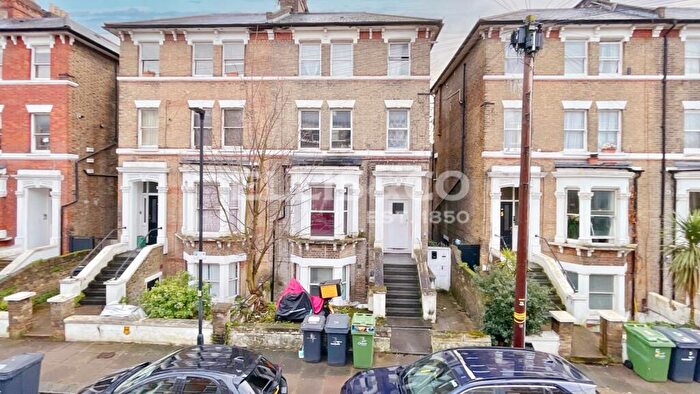 3 Bedroom Apartment For Sale In Penford Street, London, SE5
