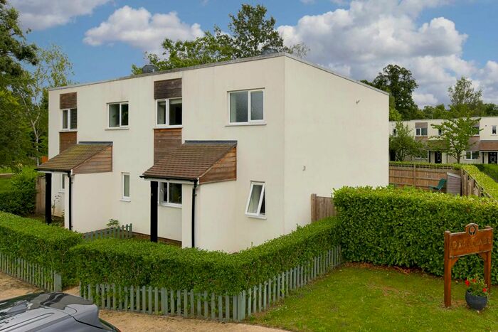 3 Bedroom Semi-Detached House To Rent In Oak Glade, Epsom KT19