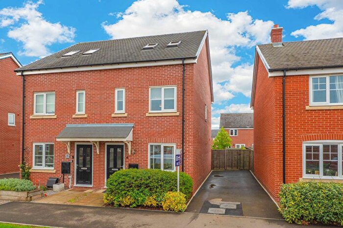 3 Bedroom Semi-Detached House For Sale In Willow Way, Meon Vale, CV37