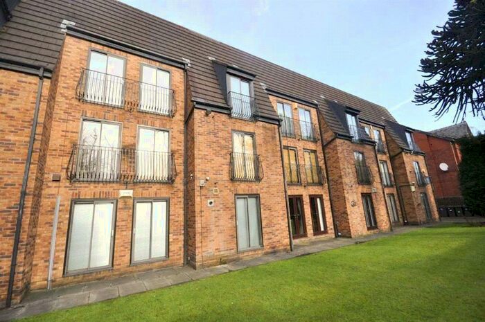 2 Bedroom Apartment To Rent In Holly Court, - Palatine Road, Didsbury, Manchester, M20