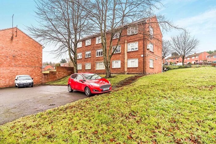 3 Bedroom Flat To Rent In Central Drive, Dudley, West Midlands, DY3