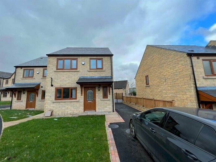 3 Bedroom Semi-Detached House To Rent In Hazelwood Close, Hadfield, Glossop, SK13