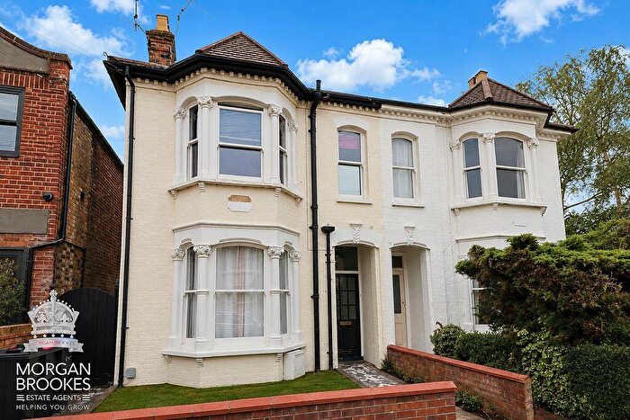 2 Bedroom Apartment For Sale In Victoria Road, Leigh-On-Sea, SS9