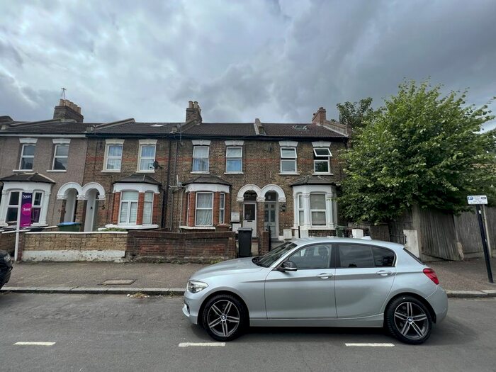 2 Bedroom Flat To Rent In Blenheim Road, London, E15
