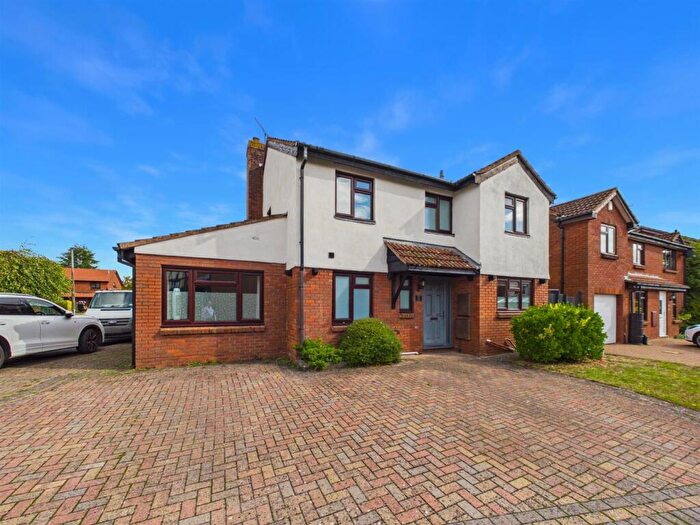 4 Bedroom Detached House For Sale In Anglesey Mead, Chippenham, SN15