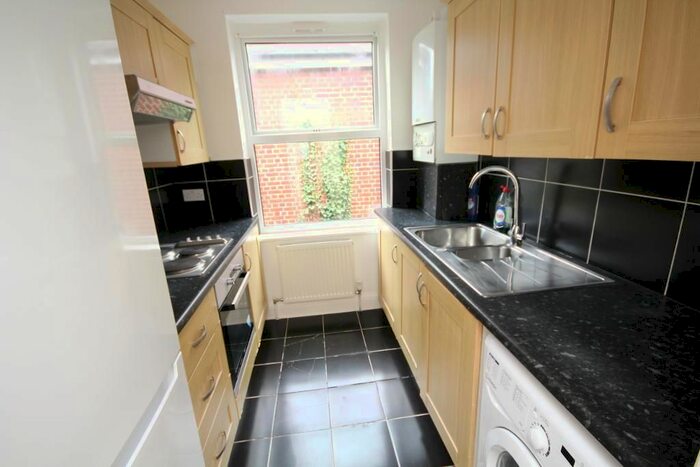 2 Bedroom Maisonette To Rent In Manns Road, Edgware, Middlesex, HA8