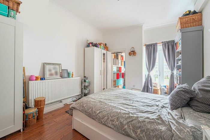2 Bedroom Flat To Rent In Stanford Road, Friern Barnet, London, N11