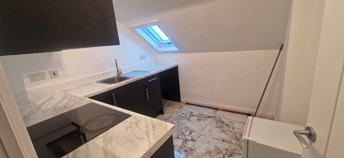 2 Bedroom Flat To Rent In Stratford Road, Birmingham, B11