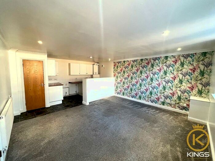 3 Bedroom End Of Terrace House To Rent In Balliol Road, PO2