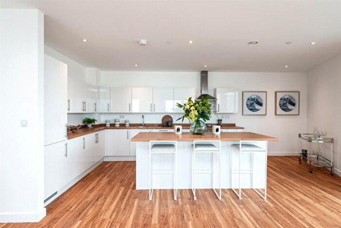 3 Bedroom Flat To Rent In Chatham Waters, North House, Gillingham Gate Road, Gillingham, ME4