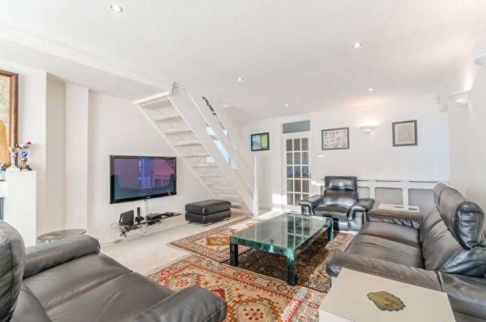 4 Bedroom Detached House To Rent In Worcester Park, Worcester Park, KT4