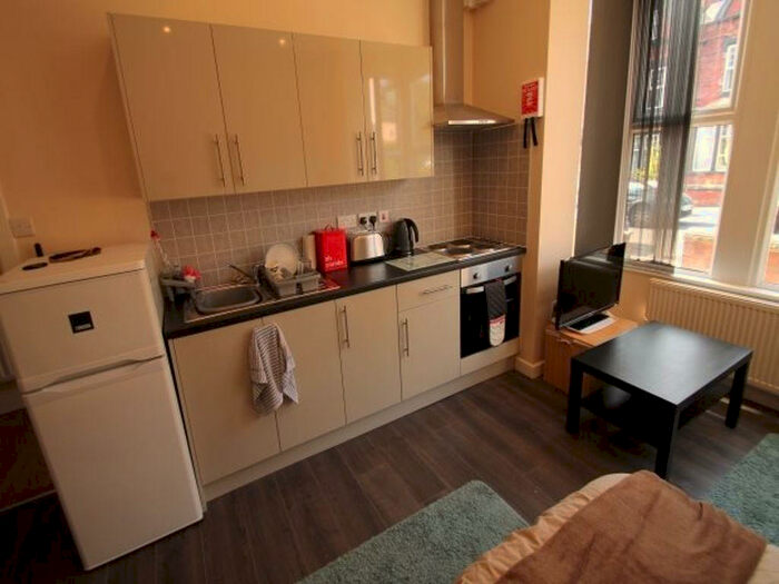 1 Bedroom House To Rent In Estcourt Terrace, Leeds, LS6
