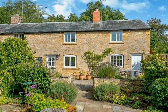 2 Bedroom House For Sale In Broadwell, Moreton-in-Marsh, Gloucestershire, GL56