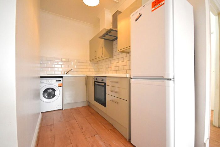 1 Bedroom Flat To Rent In Tooting High Street, London, SW17