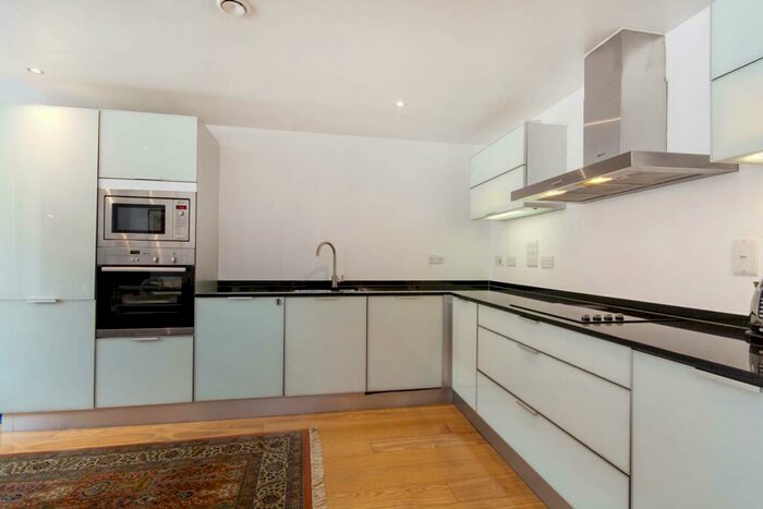 2 Bedroom Flat To Rent In St John's Hill, St John's Hill, London, SW11