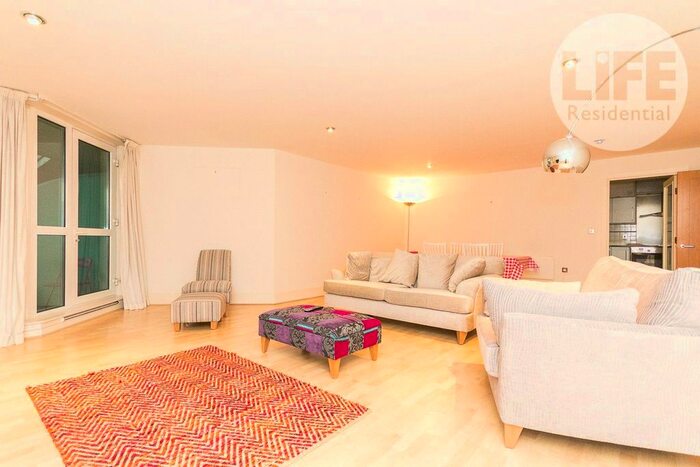 2 Bedroom Flat To Rent In Drake House, St. George Wharf, Vauxhall, London, SW8