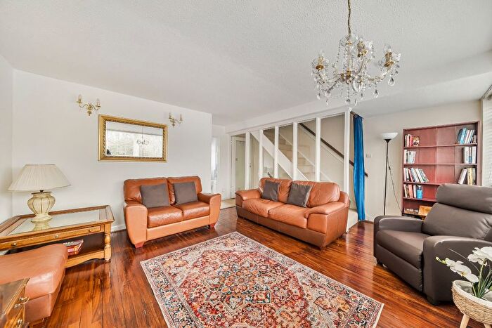 4 Bedroom Detached House To Rent In Breamwater Gardens, Richmond, TW10