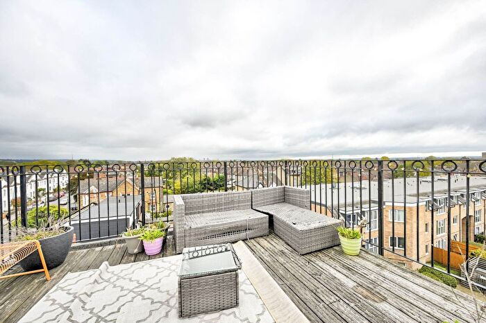 3 Bedroom Flat To Rent In Robinson Road London, Colliers Wood, London, SW17