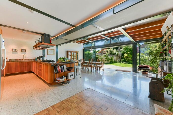 4 Bedroom Property To Rent In Hood Road, London, SW20