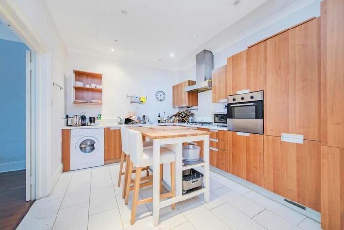 3 Bedroom Flat To Rent In Weymouth Mews, London, W1G