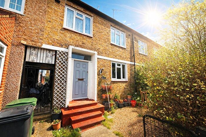 3 Bedroom Property For Sale In Poplar, London, E14