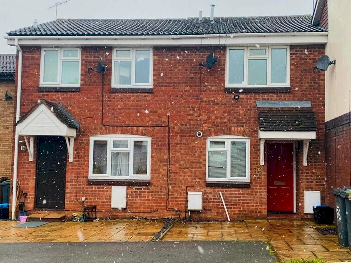 2 Bedroom Terraced House To Rent In Hawkfields, Luton, LU2