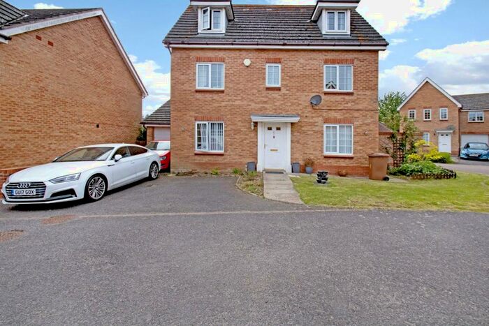 6 Bedroom Detached House To Rent In Herbert Close, CO10