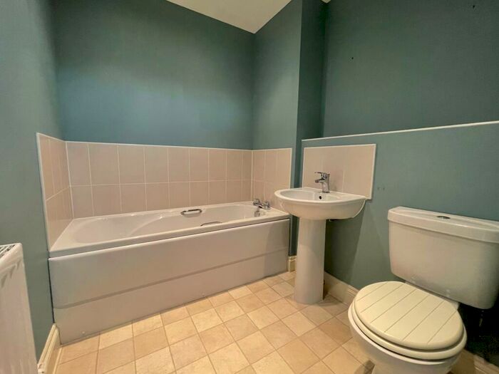 2 Bedroom Apartment To Rent In Wharf Gardens, Bingham, Nottingham, NG13