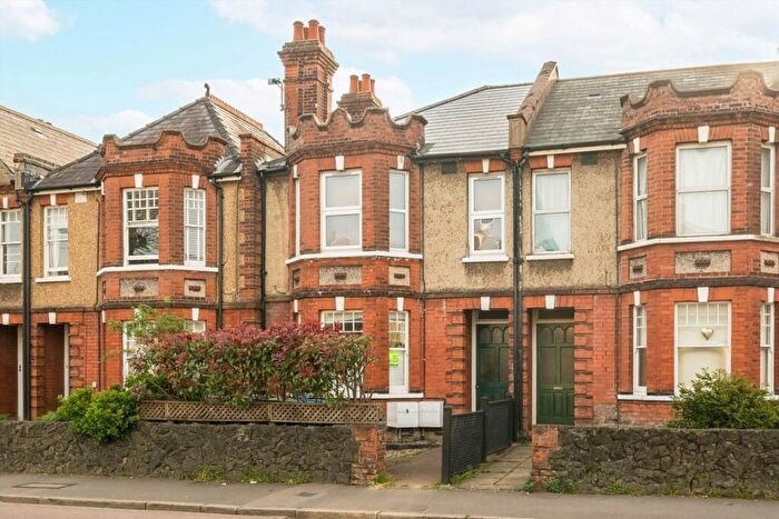 3 Bedroom Flat For Sale In Villiers Road, Kingston Upon Thames, KT1