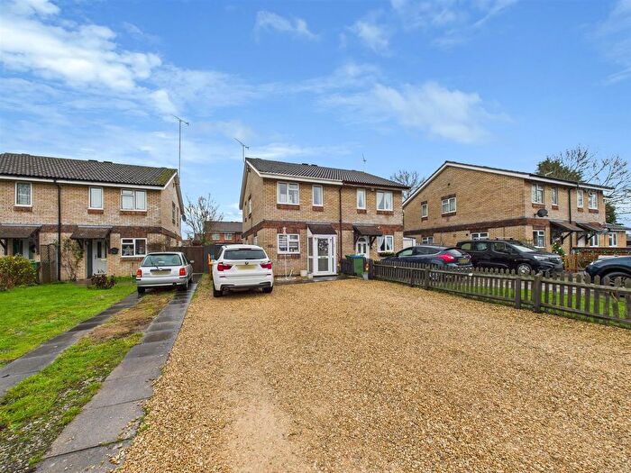 2 Bedroom Semi Detached House For Sale In Dicks Way, Quarrendon, Aylesbury, HP19