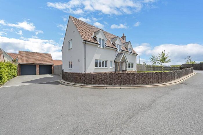 4 Bedroom Detached House For Sale In Honeywood Grove, Norton, Bury St. Edmunds, IP31