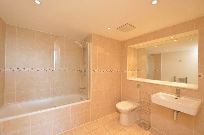 1 Bedroom Apartment For Sale In Warehouse W, Western Gateway, Royal Victoria, E16