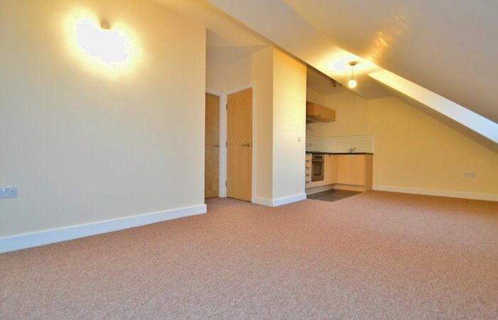 1 Bedroom Flat To Rent In Rodley Lane, Leeds, LS13