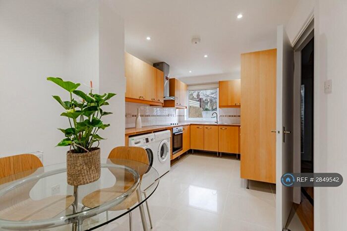 2 Bedroom End Of Terrace House To Rent In Spondon Road, London, N15