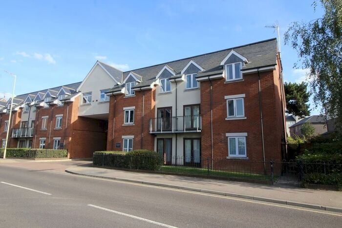 2 Bedroom Flat To Rent In Walsworth Road, Hitchin, Hertfordshire, SG4