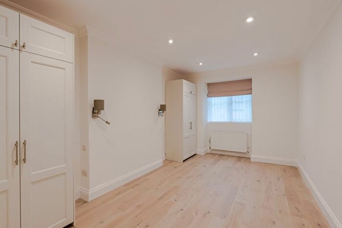 2 Bedroom Flat To Rent In Bryanston Square, Marylebone, London, W1H