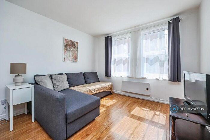 2 Bedroom Flat To Rent In Derwent Court, Nottingham, NG7