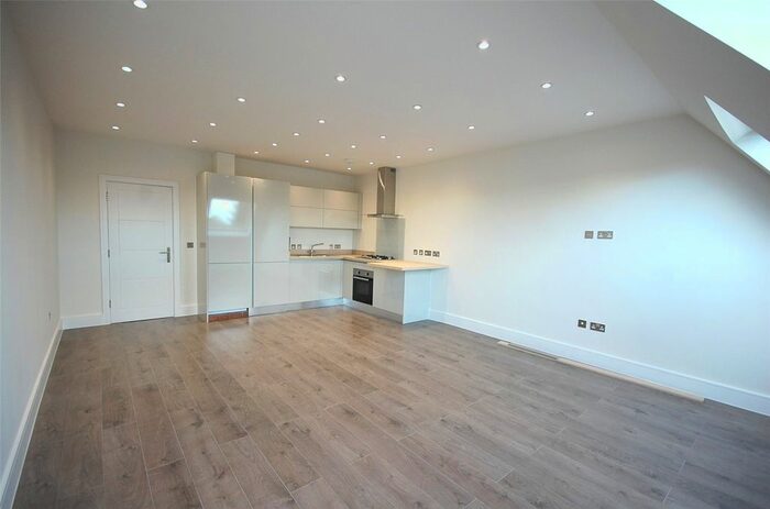 2 Bedroom Flat To Rent In Woodside Park Road, London, N12