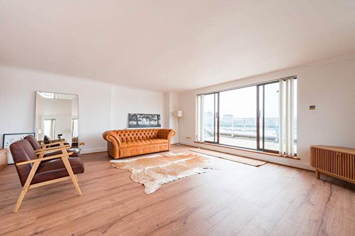 2 Bedroom Flat To Rent In Cumberland Mills Square, Isle Of Dogs, London, E14