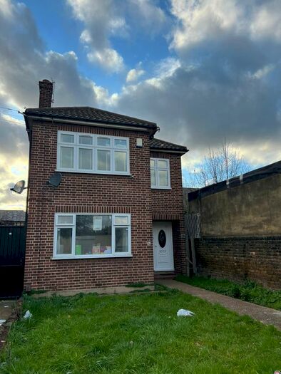 2 Bedroom Maisonette To Rent In Aberdour Road, Ilford, IG3